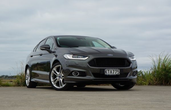 2017 Ford Mondeo Titanium EcoBoost Hatch image