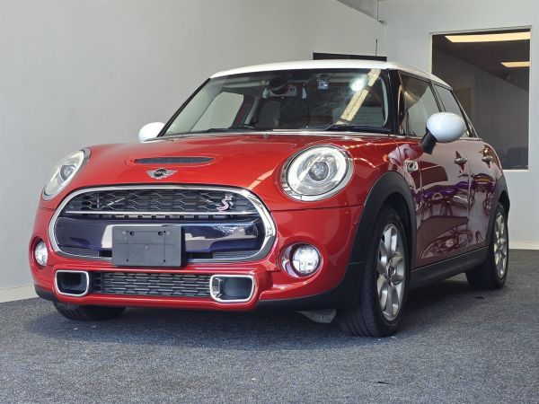 2015 Mini Cooper Hatchback S / NEW SHAPE / 5 DOOR image