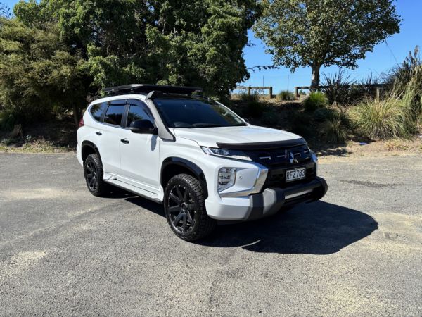 2025 Mitsubishi Pajero Sport SUV VRXB 2.4D/4WD/8AT 7 SEAT DIESEL 4X4 image