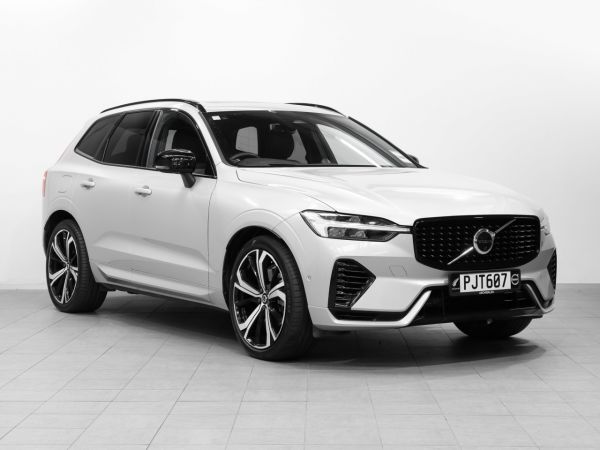 2022 Volvo XC60 T8 Ultimate Plug-in-hybrid image