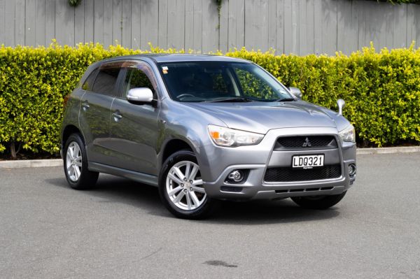 2010 Mitsubishi RVR image