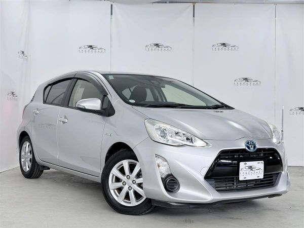 2016 Toyota Aqua 1.5 S Carplay ,Reverse Camera image