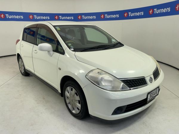 2004 Nissan Tiida Hatchback image