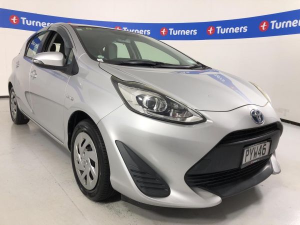 2017 Toyota Aqua Hatchback image