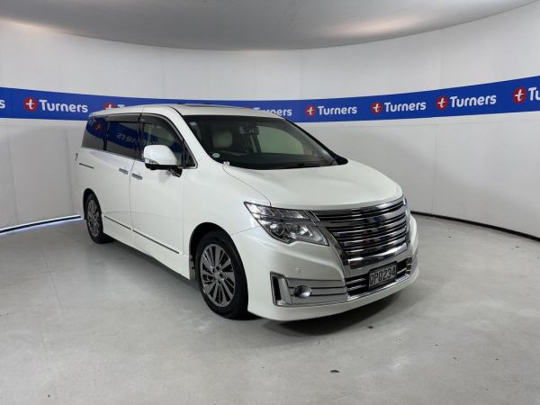 2015 Nissan Elgrand Wagon image