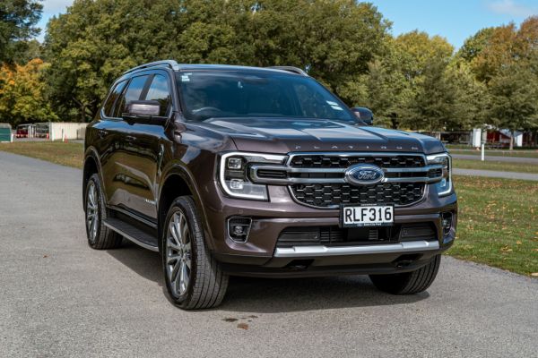 2025 Ford Everest New Gen Platinum 4WD 3.0TD V6 7 Seater image