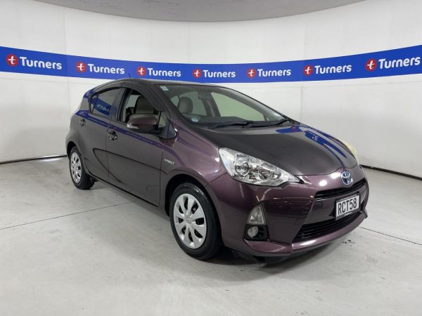 2014 Toyota Aqua Hatchback image