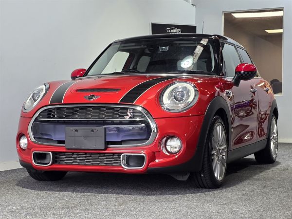 2015 Mini Cooper Hatchback S / 2L TURBO / NEW SHAPE image