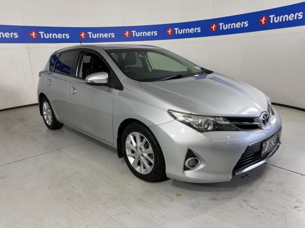 2015 Toyota Corolla Hatchback GLX image