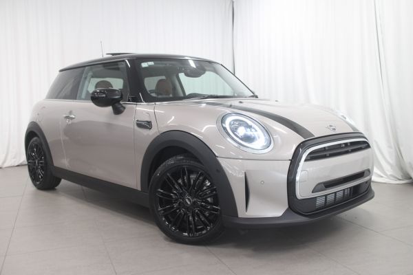 2023 MINI Cooper Hatch Classic Plus image