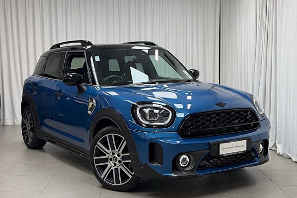 2021 MINI Cooper S E ALL4 Signature image