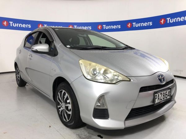 2013 Toyota Aqua Hatchback image