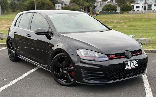 2014 Volkswagen Golf Hatchback GTI 2.0L TURBO DCC PACK image