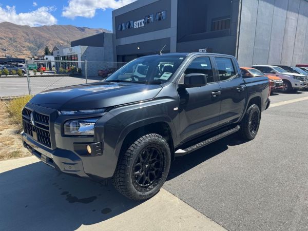 2025 Mitsubishi Triton DC GLX 4WD 6AT image