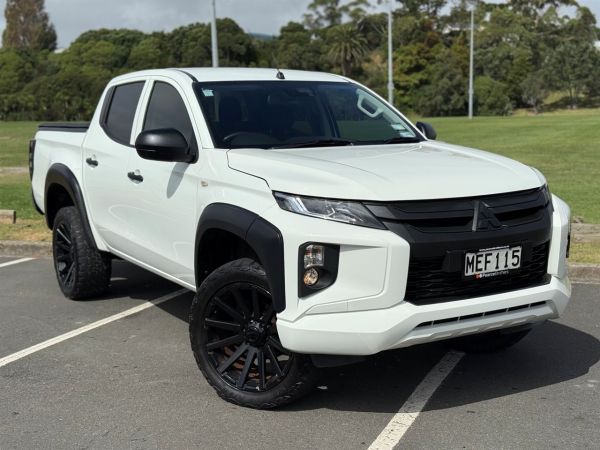 2019 Mitsubishi Triton Ute GLX, 4X4, 20" MAGS image