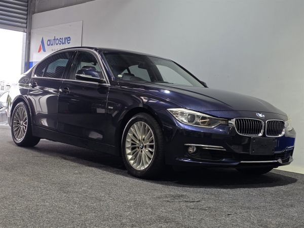 2013 BMW 320I Sedan F30 NEW SHAPE LUXURY TRIM image
