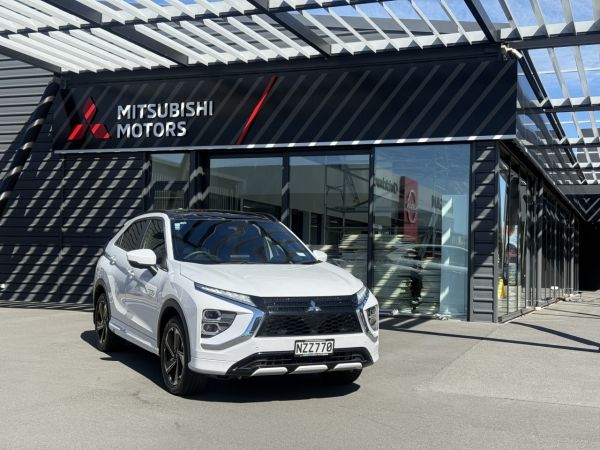 2022 Mitsubishi Eclipse Cross VRX PHEV AWD image