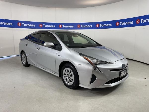 2018 Toyota Prius Hatchback image