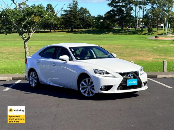 2013 Lexus IS 300H Sedan L PACKAGE image