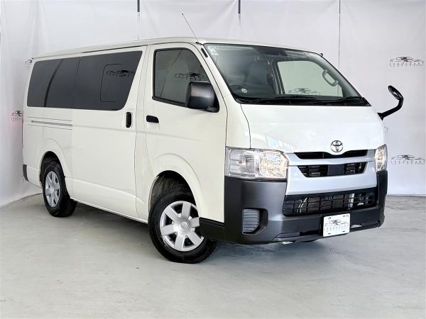 2022 Toyota Hiace 6 SEATERS,2.0 Petrol,Apple Carplay image