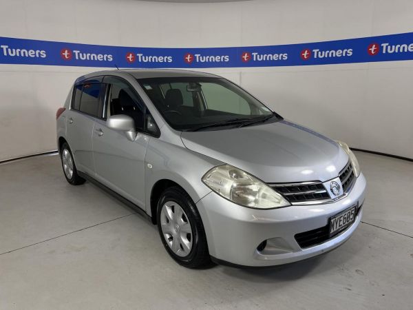 2010 Nissan Tiida Hatchback image