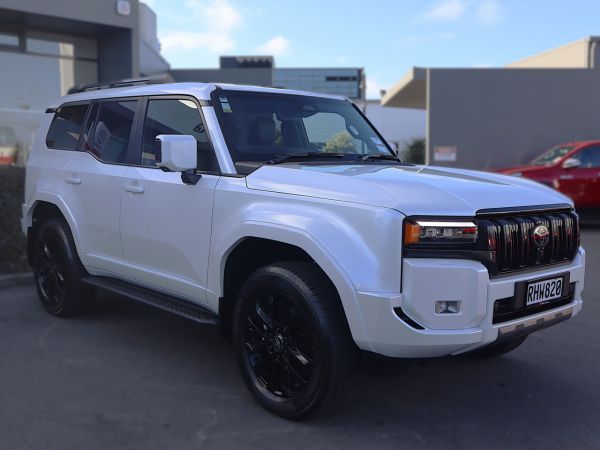 2025 Toyota Land Cruiser Prado VX 2.8D Hybrid 8AT 7 Seater image