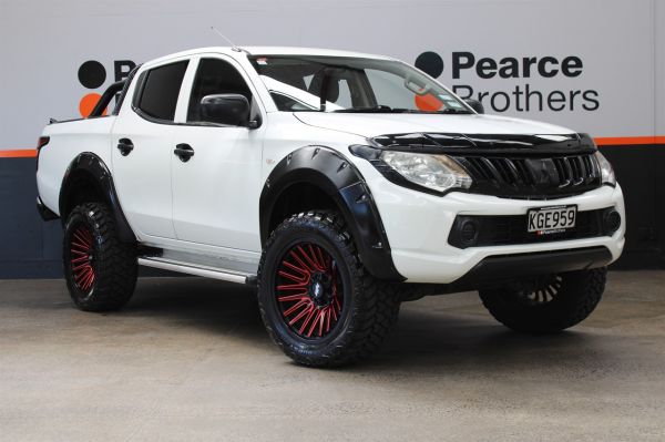 2017 Mitsubishi Triton Ute GLX, 4WD, 20" MAGS image