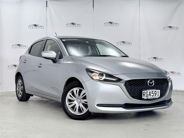 2021 Mazda 2 Apple CarPlay/ Android , Rear Camera image