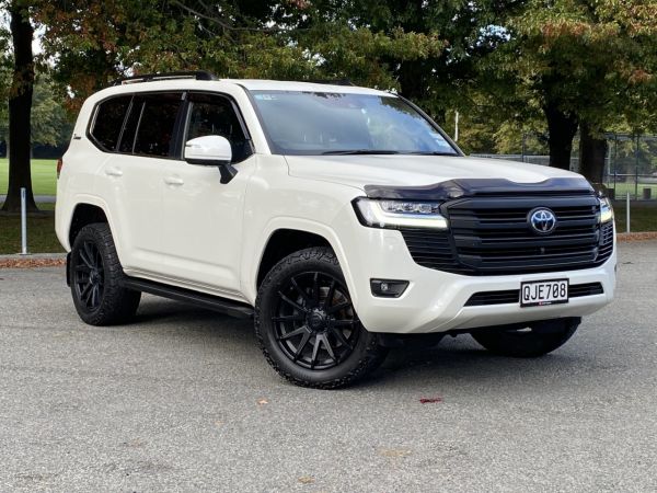 2022 Toyota Land Cruiser 300 VX 3.3DT 10AT 4WD SUV image