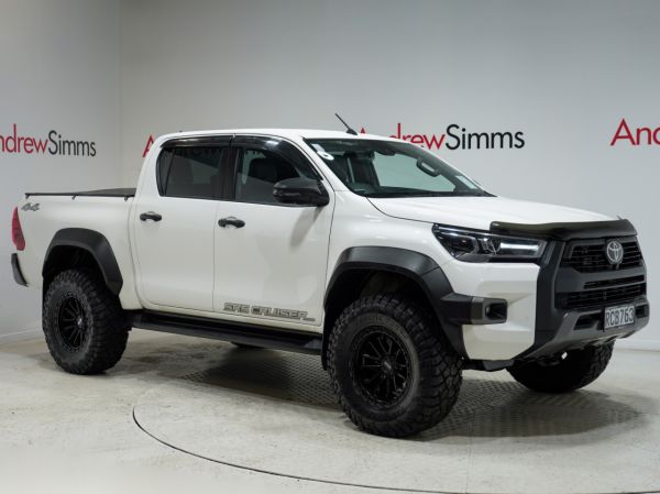 2025 Toyota Hilux SR5 Cruiser 2.8L Widetrack 4WD 6AT 4Dr Ute image