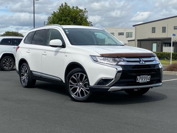 2017 Mitsubishi Outlander SUV LS - NZ NEW 7 SEATER LOW KMS !!! image