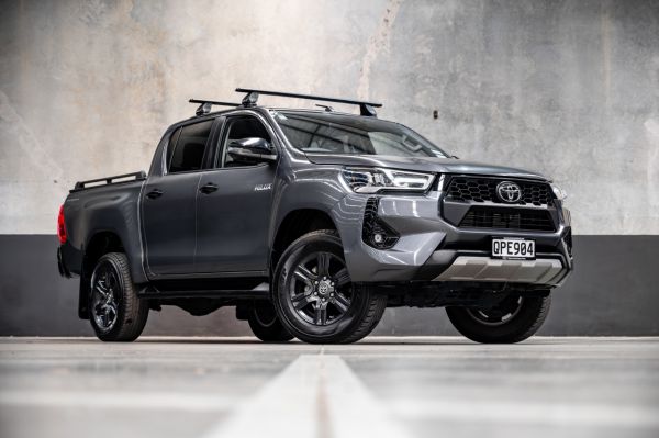 2024 Toyota Hilux SR5 2.8 Diesel 2wd image