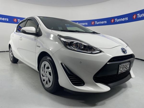 2017 Toyota Aqua Hatchback image