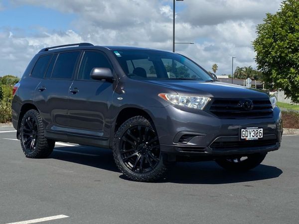 2011 Toyota Highlander SUV 4WD, 7 SEATER,  BRAND NEW MAGS image