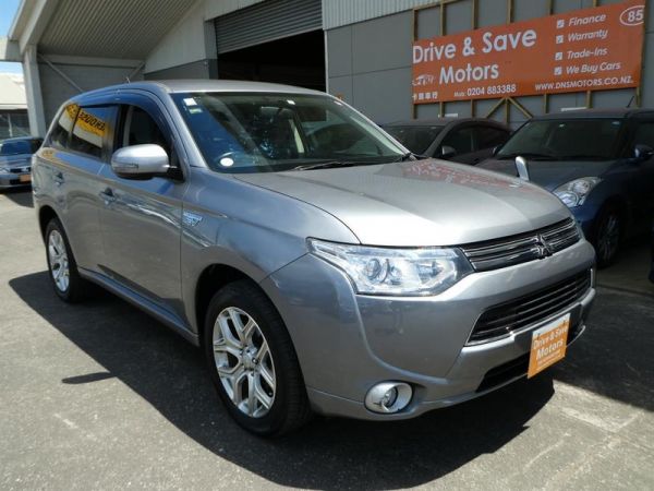 2013 Mitsubishi Outlander 4WD PHEV G image