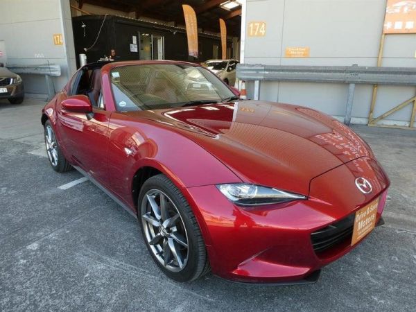 2018 Mazda Roadster RF VS image