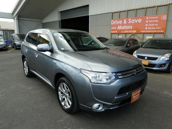 2013 Mitsubishi Outlander PHEV G NAVIGATION PACKAGE image