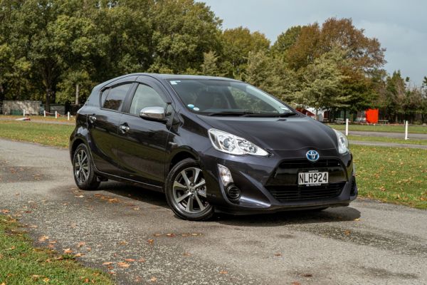 2015 Toyota Aqua Hatch 1.5 litre Auto image