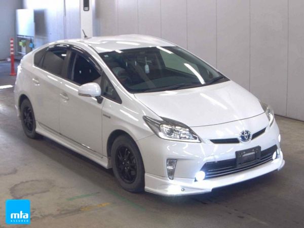 2015 Toyota Prius Hatchback S image