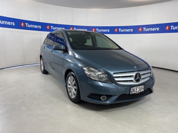 2013 Mercedes-Benz B-Class Hatchback B180 CGI image