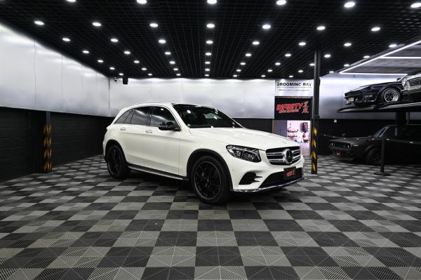 2016 Mercedes-Benz GLC 250 SUV AMG Line*4 Matic image