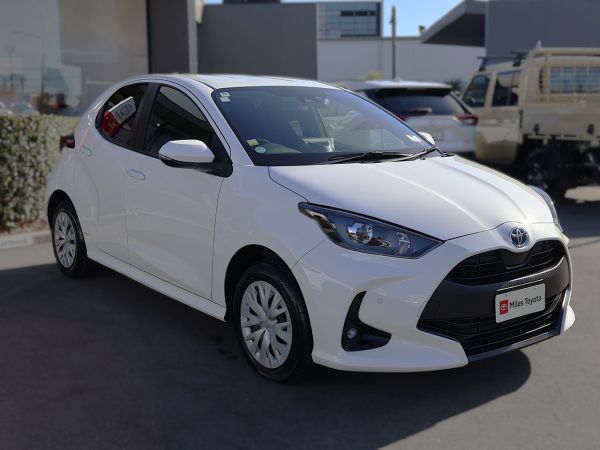 2022 Toyota Yaris Hybrid X, AWD E-Four, Hatchback image