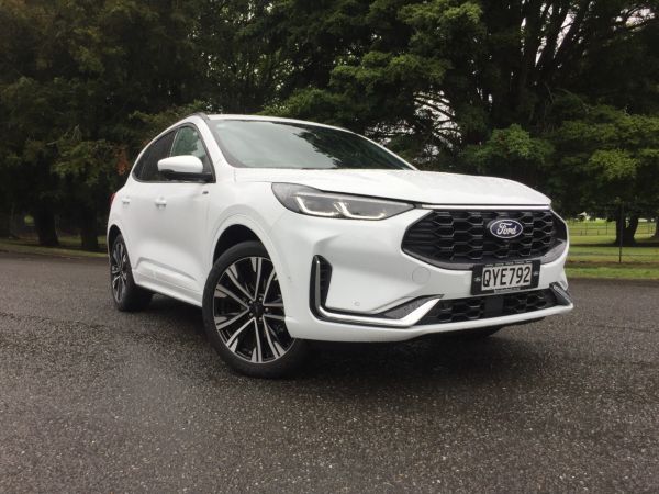 2024 Ford Escape ST-Line X AWD FHEV image