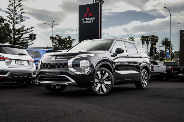 2025 Mitsubishi Outlander PHEV VRX 4WD image