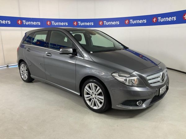 2012 Mercedes-Benz B-Class Hatchback B200 CGI image