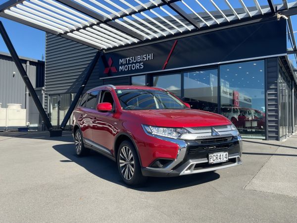 2022 Mitsubishi Outlander LS 2wd 7 Seater image