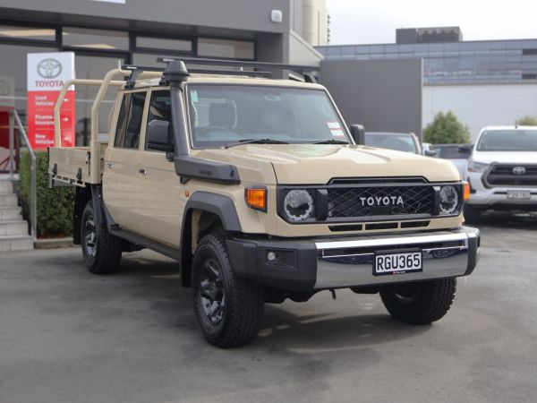 2025 Toyota Land Cruiser 70 LX V8 Double Cab, Manual image