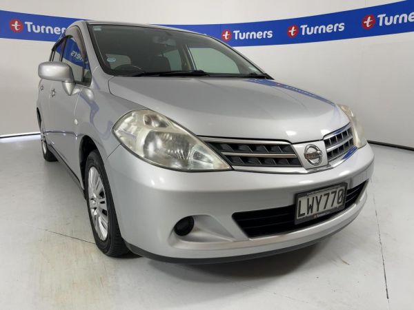 2009 Nissan Tiida Hatchback image