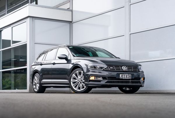 2015 Volkswagen Passat R-Line 132KW Petrol Auto image