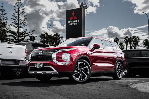 2022 Mitsubishi Outlander XLS 4WD image